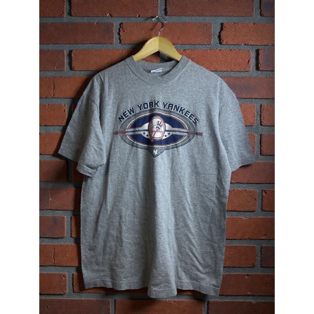 New York Yankees Vintage Graphic T-Shirt – Gray – Size Large